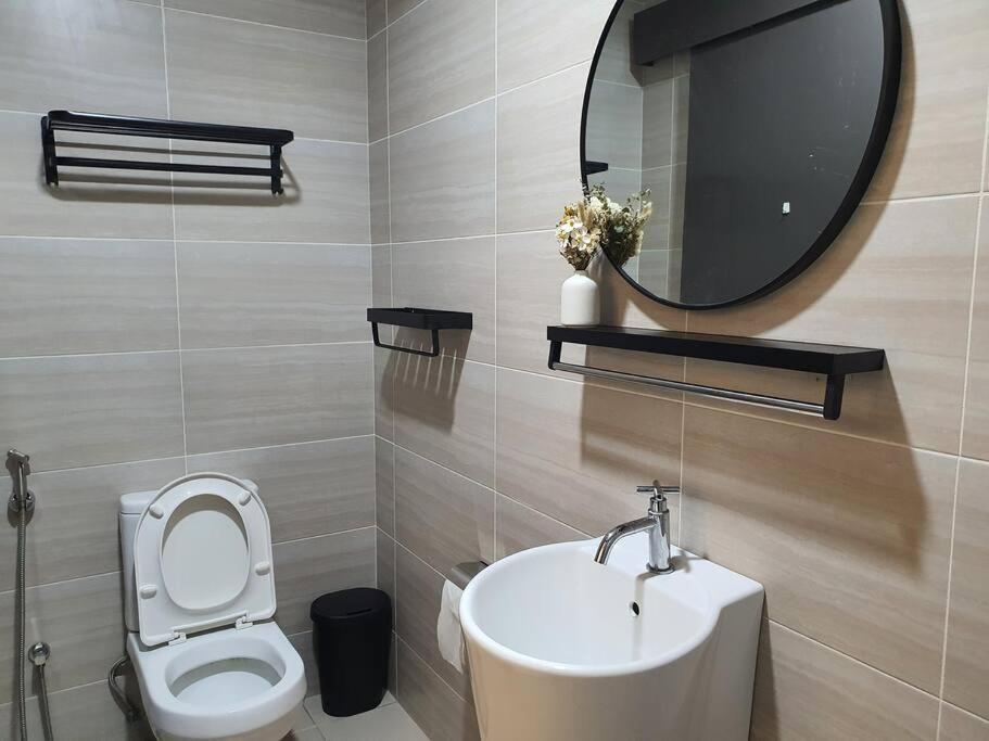קואלה לומפור Klcc 6Pax Family Studio Wi-Fi מראה חיצוני תמונה